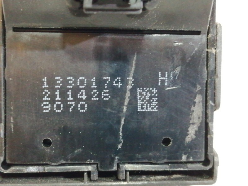 Recambio de mando elevalunas delantero izquierdo para opel insignia berlina cosmo referencia OEM IAM 13301743  