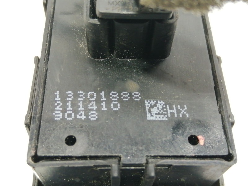 Recambio de mando elevalunas trasero derecho para opel insignia berlina cosmo referencia OEM IAM 13222231  