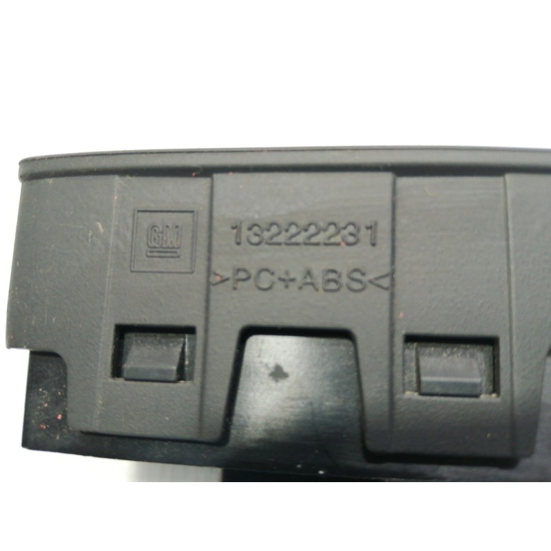 Recambio de mando elevalunas trasero derecho para opel insignia berlina cosmo referencia OEM IAM 13222231  