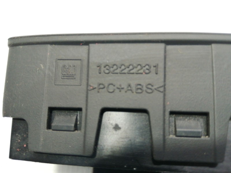 Recambio de mando elevalunas trasero derecho para opel insignia berlina cosmo referencia OEM IAM 13222231  