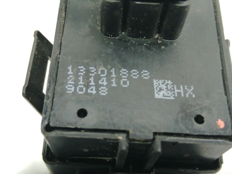 Recambio de mando elevalunas trasero izquierdo para opel insignia berlina cosmo referencia OEM IAM 13222231  