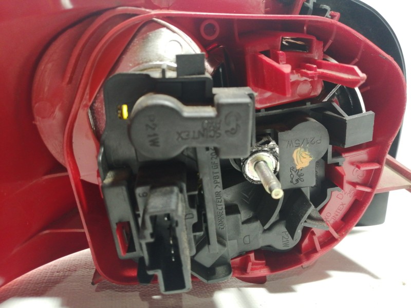 Recambio de piloto trasero derecho para peugeot 206 cc cc quiksilver referencia OEM IAM   