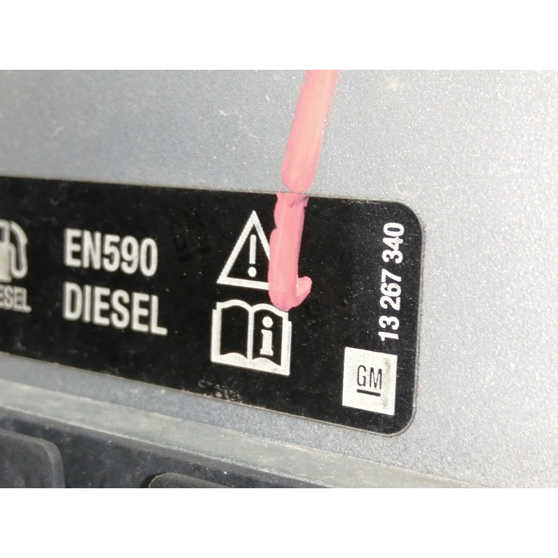 Recambio de tapa exterior combustible para opel insignia berlina cosmo referencia OEM IAM 13267340  