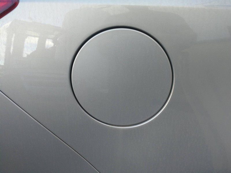 Recambio de tapa exterior combustible para opel insignia berlina cosmo referencia OEM IAM 13267340  