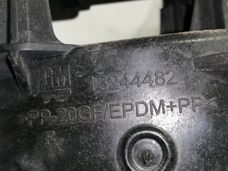 Recambio de tapa exterior combustible para opel insignia berlina cosmo referencia OEM IAM 13267340  