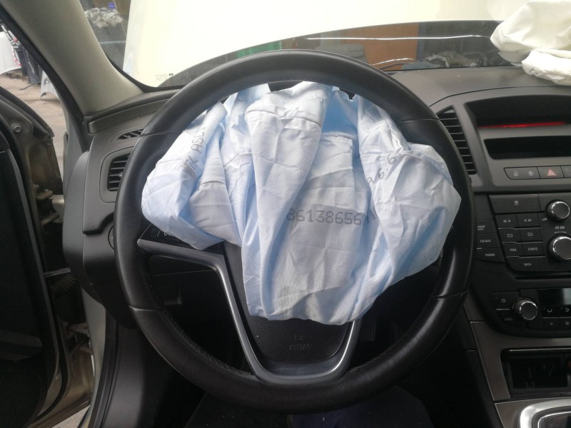 Recambio de volante para opel insignia berlina cosmo referencia OEM IAM 13316547  