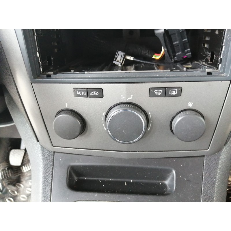 Recambio de mando calefaccion / aire acondicionado para opel zafira b essentia referencia OEM IAM 13231053 0AM7508C68 