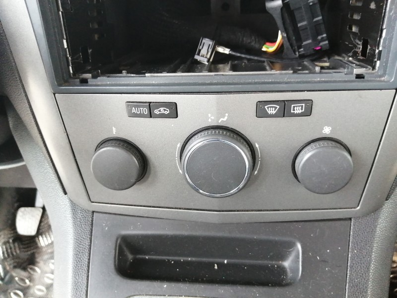 Recambio de mando calefaccion / aire acondicionado para opel zafira b essentia referencia OEM IAM 13231053 0AM7508C68 