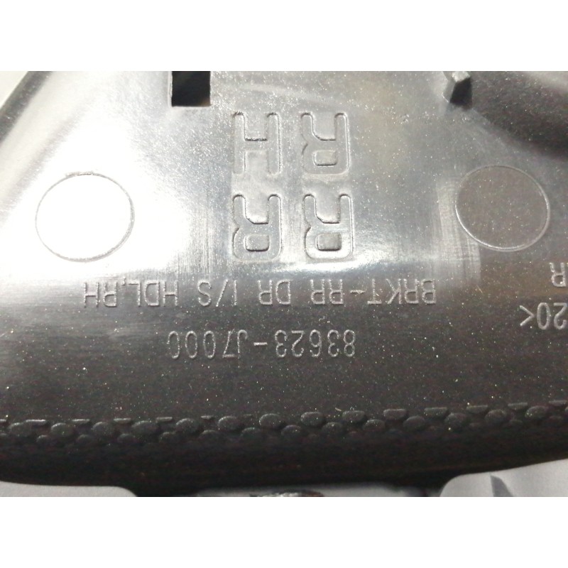 Recambio de guarnecido puerta trasera derecha para kia xceed business referencia OEM IAM 83302J7832DQB 83725J7800WK 83623J7000 