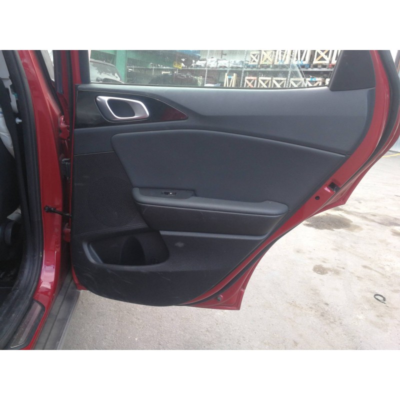 Recambio de guarnecido puerta trasera derecha para kia xceed business referencia OEM IAM 83302J7832DQB 83725J7800WK 83623J7000 