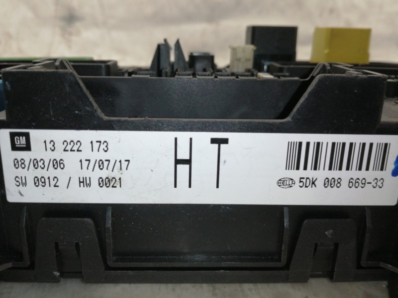 Recambio de caja reles / fusibles para opel astra gtc sport referencia OEM IAM 5DK00866933 13222173 
