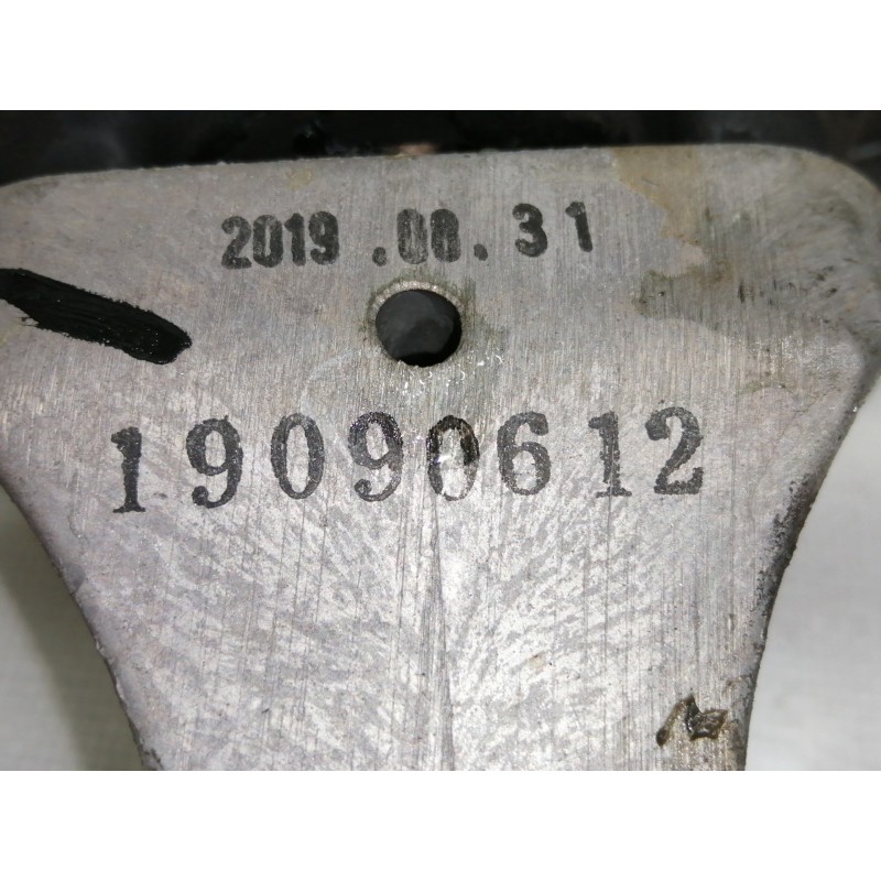 Recambio de soporte motor derecho para kia xceed business referencia OEM IAM 21950J7000  