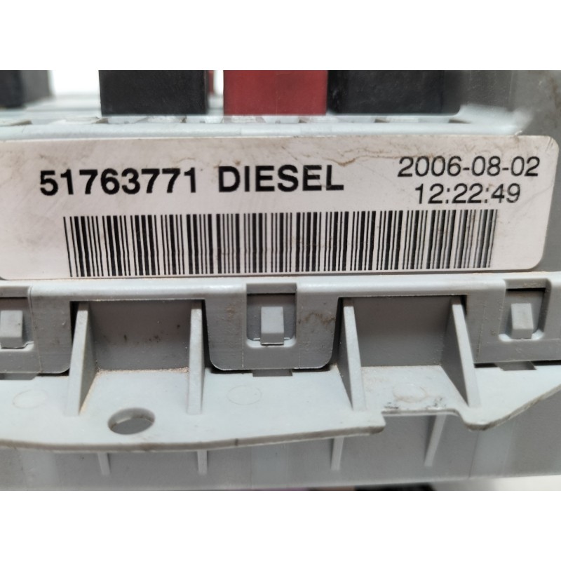 Recambio de caja reles / fusibles para fiat doblo (119) 1.9 jtd cat referencia OEM IAM 51763771  