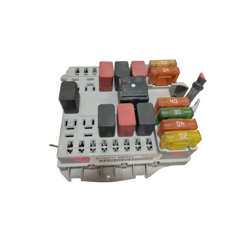 Recambio de caja reles / fusibles para fiat doblo (119) 1.9 jtd cat referencia OEM IAM 51763771  