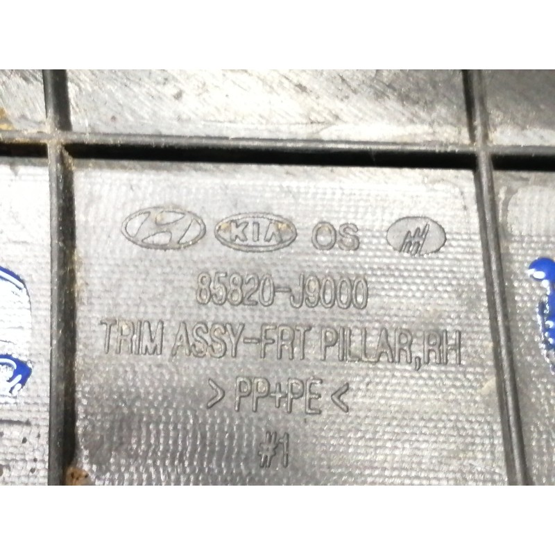 Recambio de moldura para hyundai kona sle 2wd referencia OEM IAM 85820J9000  