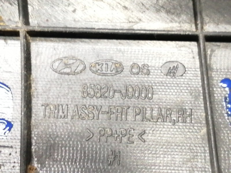 Recambio de moldura para hyundai kona sle 2wd referencia OEM IAM 85820J9000  