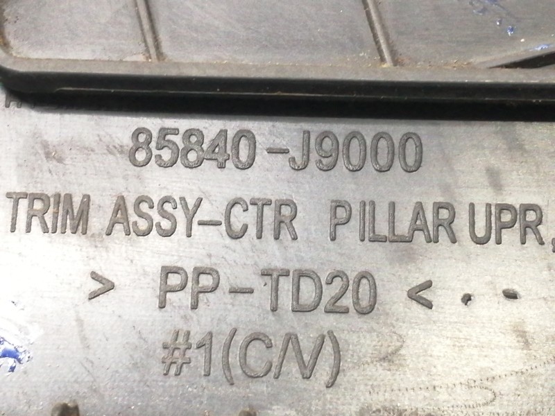 Recambio de moldura para hyundai kona sle 2wd referencia OEM IAM 85840J9000  