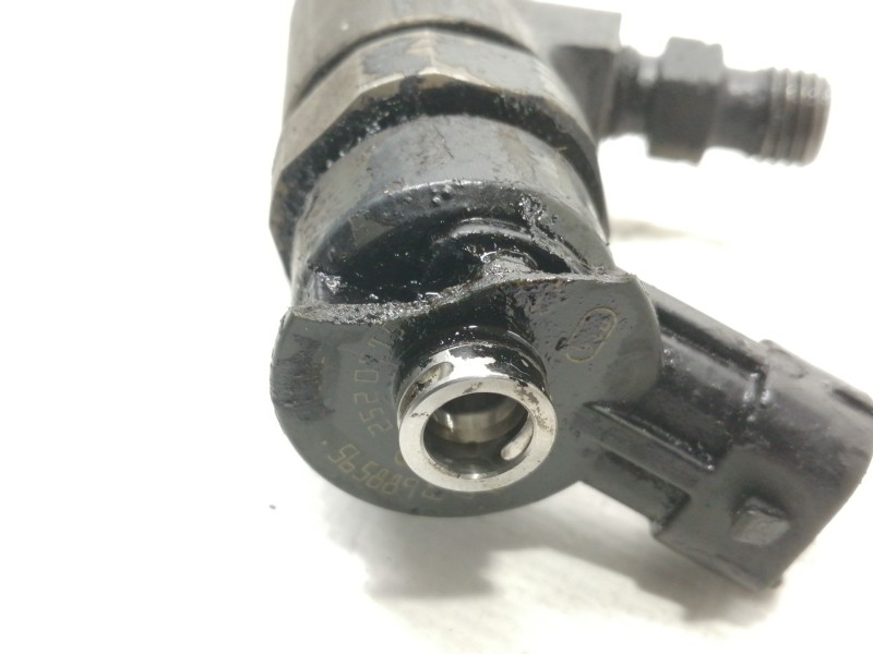 Recambio de inyector para peugeot 207 confort referencia OEM IAM 0445110252  