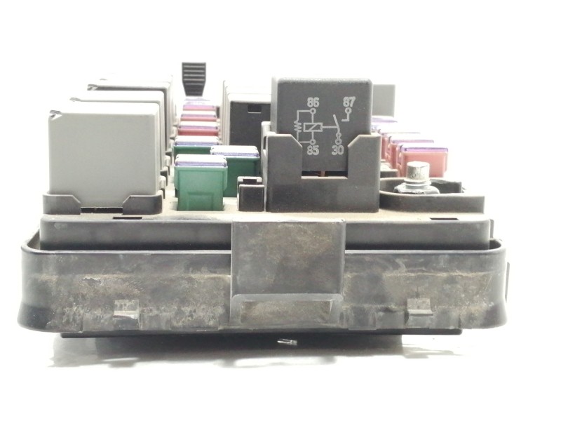 Recambio de caja reles / fusibles para ssangyong actyon 200 xdi referencia OEM IAM AK6188  