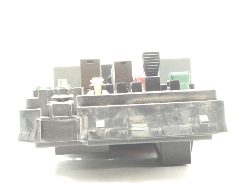 Recambio de caja reles / fusibles para ssangyong actyon 200 xdi referencia OEM IAM AK6188  