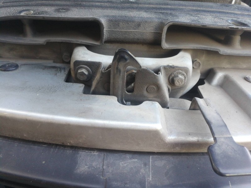 Recambio de cerradura capot para ssangyong actyon 200 xdi referencia OEM IAM   