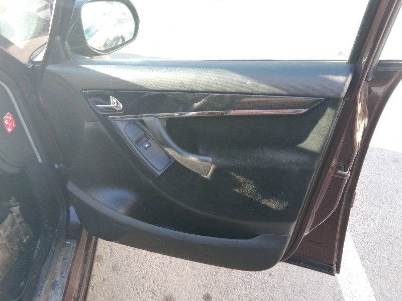 Recambio de guarnecido puerta delantera derecha para citroën c4 picasso exclusive referencia OEM IAM 96833592ZD  
