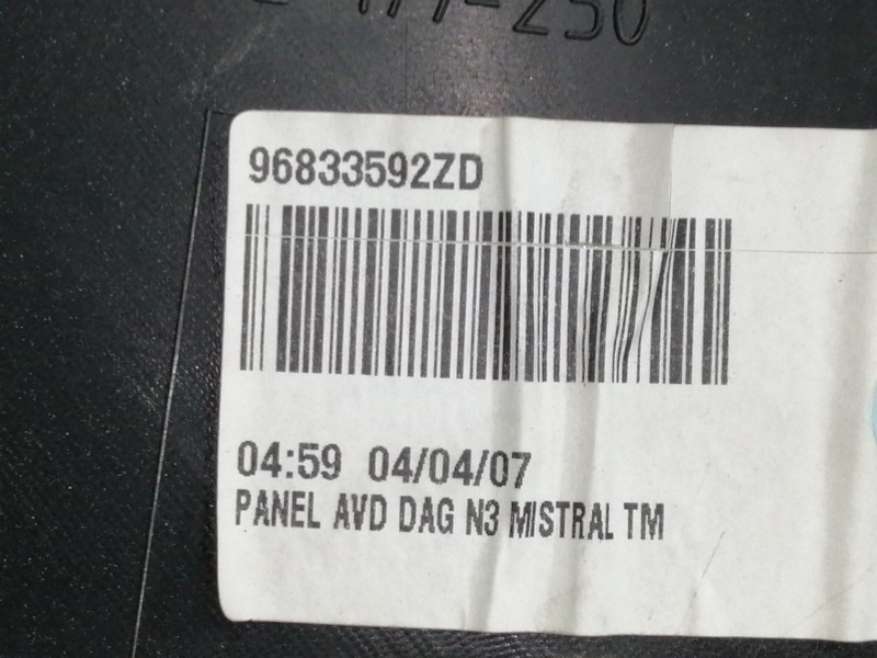 Recambio de guarnecido puerta delantera derecha para citroën c4 picasso exclusive referencia OEM IAM 96833592ZD  