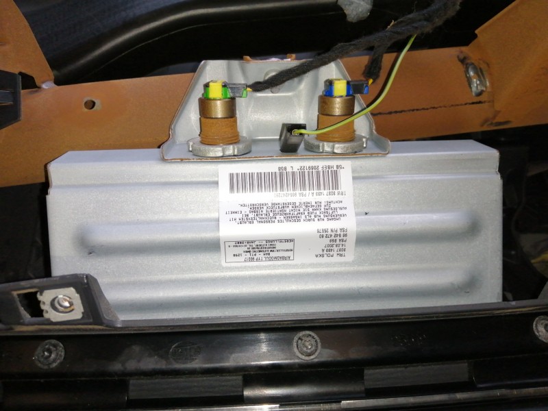 Recambio de salpicadero para citroën c4 picasso exclusive referencia OEM IAM 9683044477 9683044677 96821842ZD