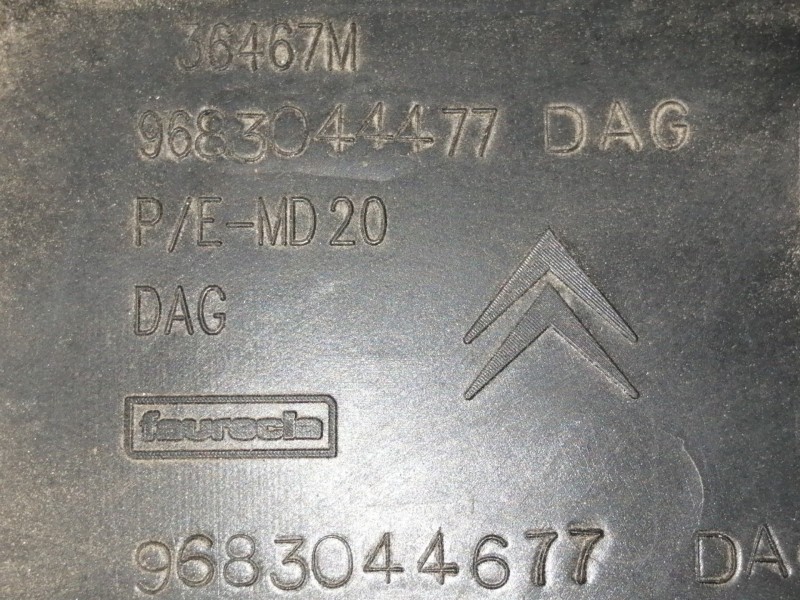 Recambio de salpicadero para citroën c4 picasso exclusive referencia OEM IAM 9683044477 9683044677 96821842ZD