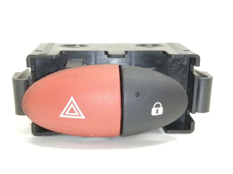 Recambio de warning para renault master kombi l2h2 3,3t referencia OEM IAM E3160601  
