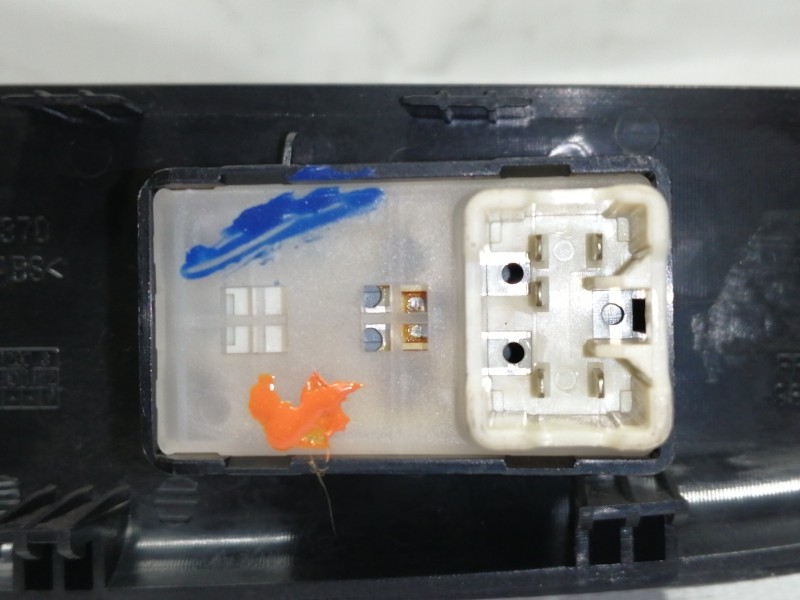 Recambio de mando elevalunas delantero derecho para chevrolet matiz s referencia OEM IAM 96563823  