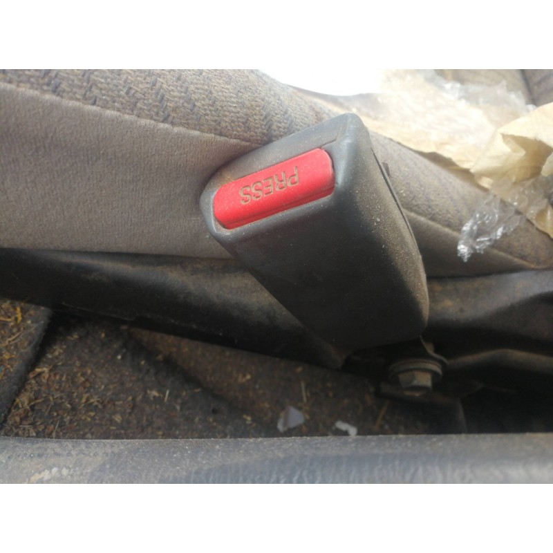 Recambio de enganche cinturon delantero derecho para nissan pick-up (d22) td doble cabina navara 4x4 referencia OEM IAM   