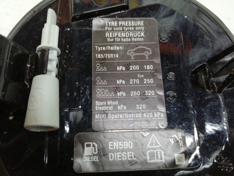 Recambio de tapa exterior combustible para opel corsa d catch me now referencia OEM IAM 13183307  