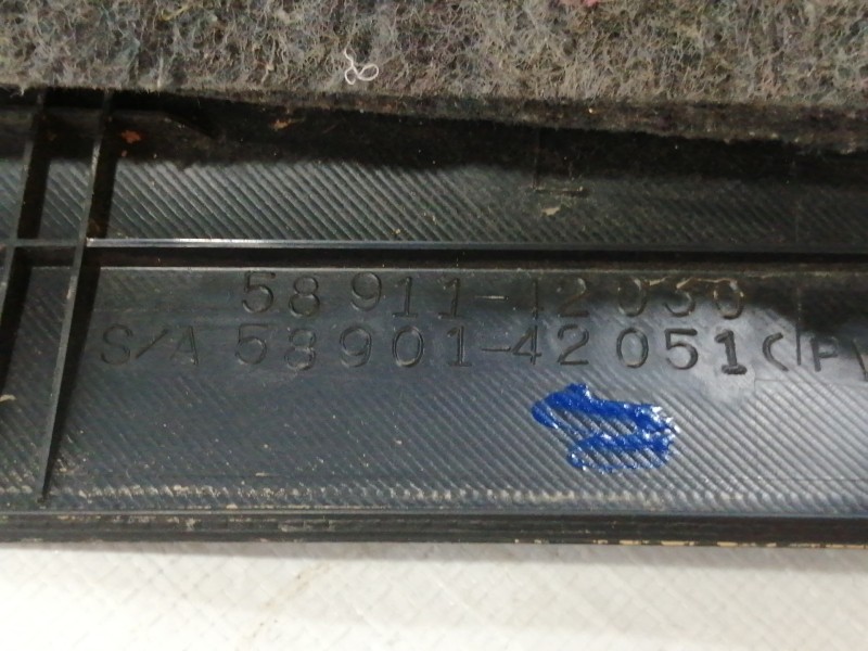 Recambio de apoyabrazos central para toyota rav 4 (a3) advance referencia OEM IAM 5881142030  