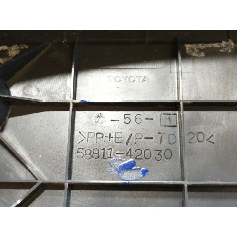 Recambio de apoyabrazos central para toyota rav 4 (a3) advance referencia OEM IAM 5881142030  