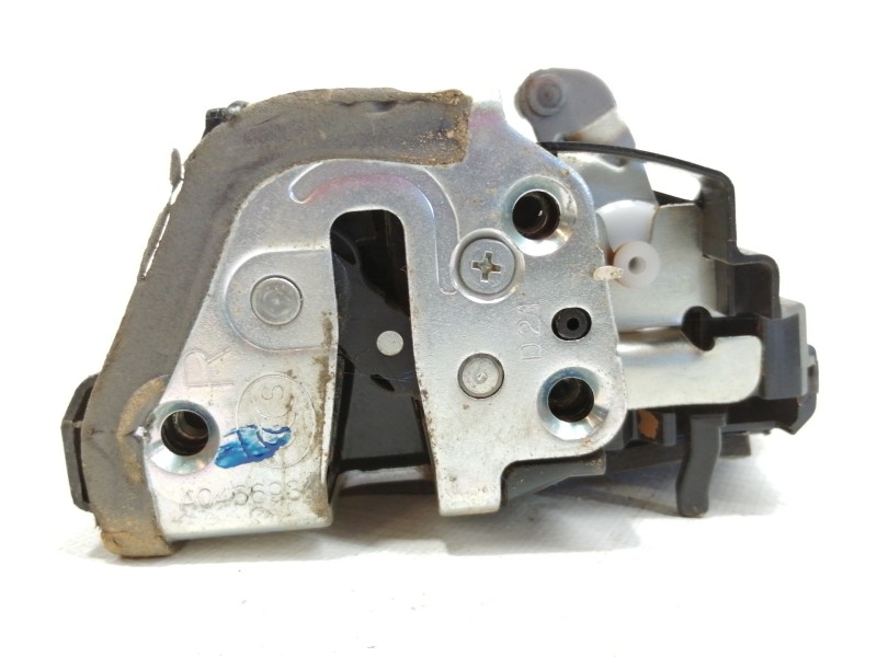 Recambio de cerradura puerta trasera derecha para toyota rav 4 (a3) advance referencia OEM IAM A046693  