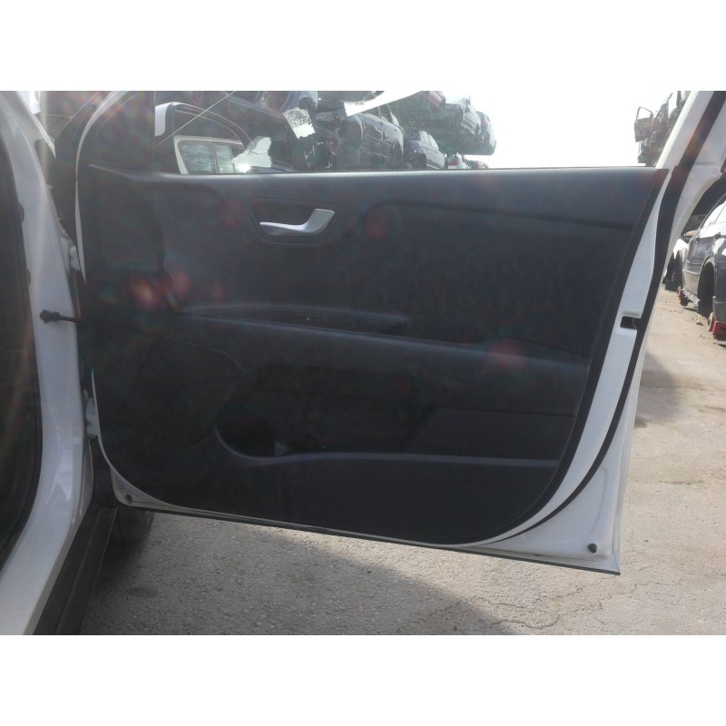 Recambio de guarnecido puerta delantera derecha para kia stonic (ybcuv) business referencia OEM IAM 82302H8100WK  