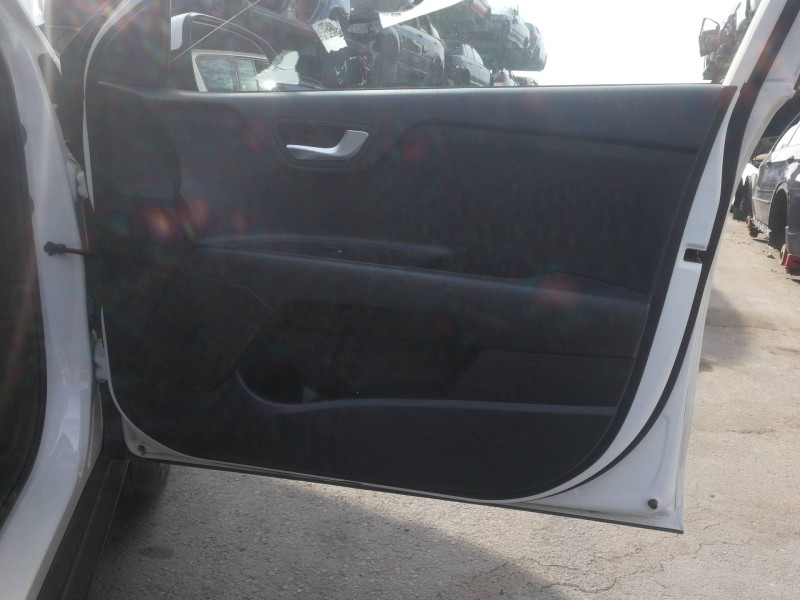 Recambio de guarnecido puerta delantera derecha para kia stonic (ybcuv) business referencia OEM IAM 82302H8100WK  