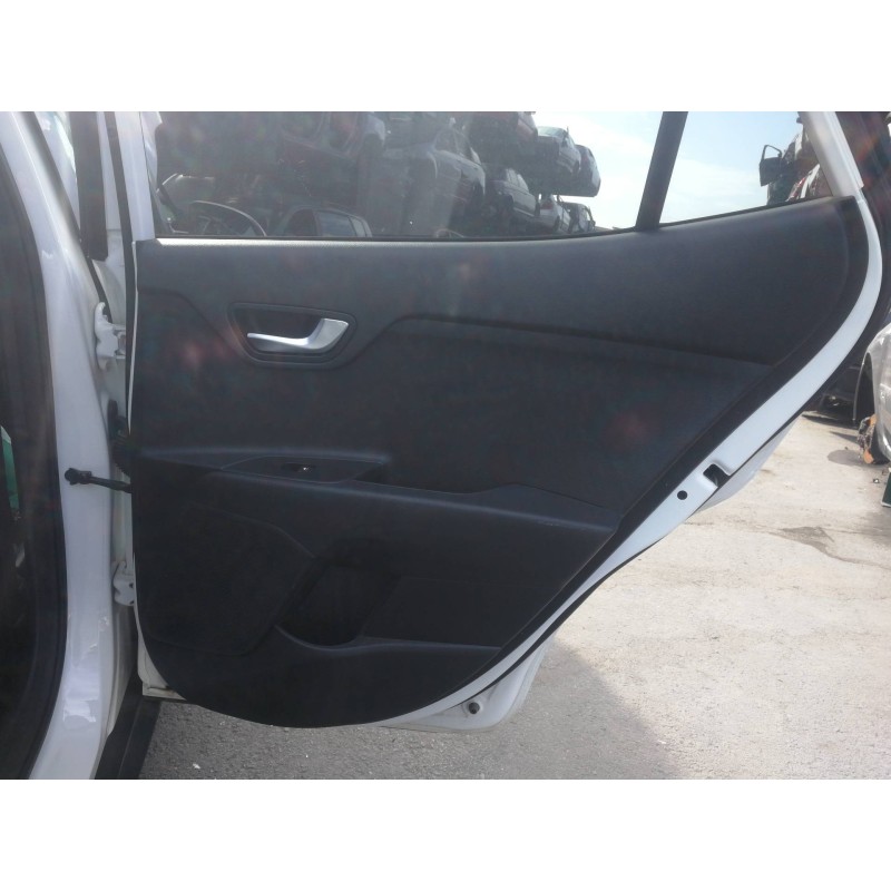 Recambio de guarnecido puerta trasera derecha para kia stonic (ybcuv) business referencia OEM IAM 83301H8510WK  