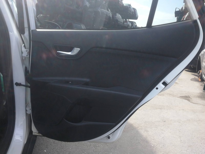 Recambio de guarnecido puerta trasera derecha para kia stonic (ybcuv) business referencia OEM IAM 83301H8510WK  