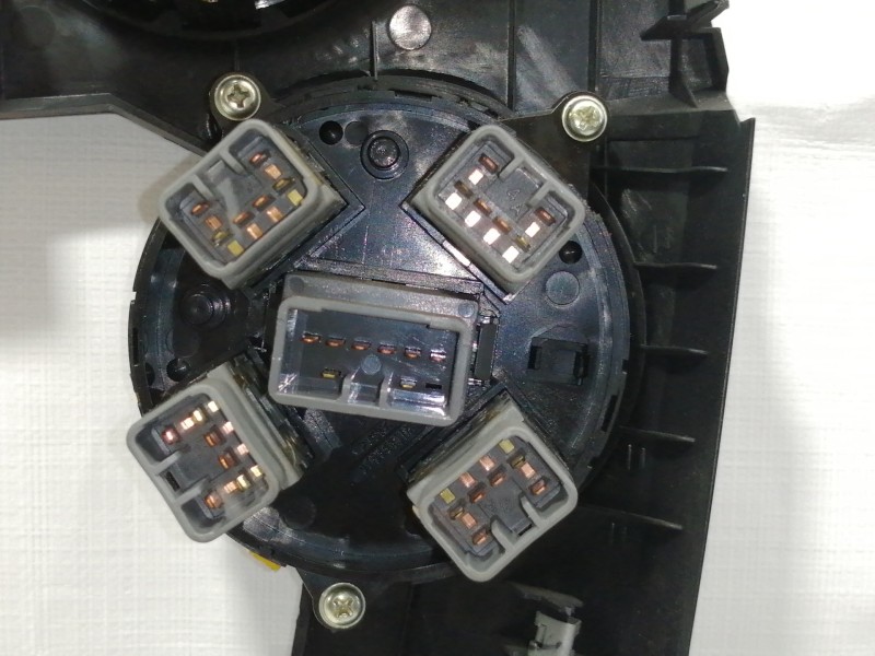 Recambio de rejilla aireadora para ssangyong actyon 200 xdi referencia OEM IAM 7661031000  