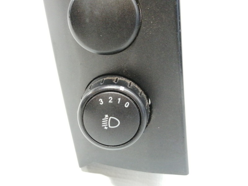 Recambio de rejilla aireadora para ssangyong actyon 200 xdi referencia OEM IAM 7661031000  