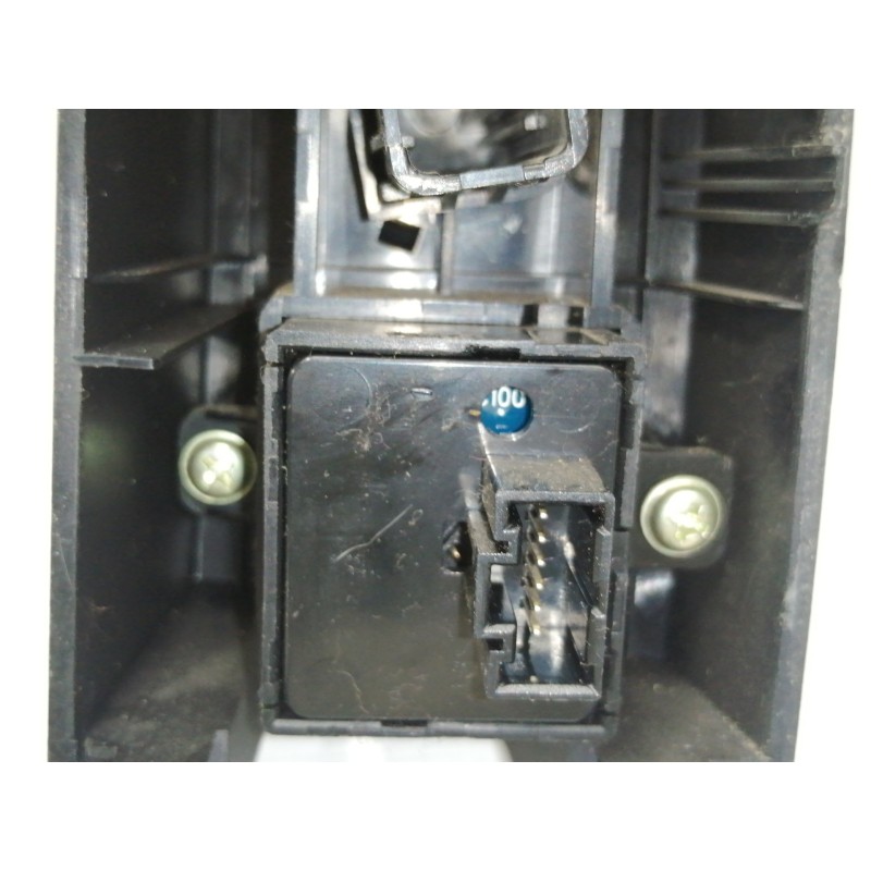 Recambio de rejilla aireadora para ssangyong actyon 200 xdi referencia OEM IAM 7661031000  