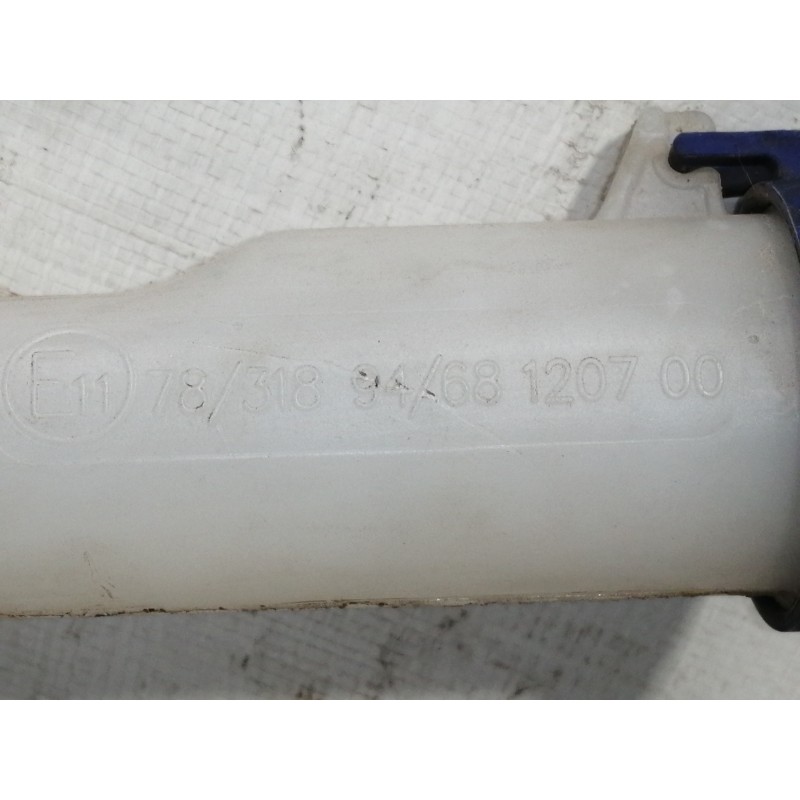 Recambio de deposito limpia para ford fiesta (cb1) trend referencia OEM IAM 8A6117B613AF  