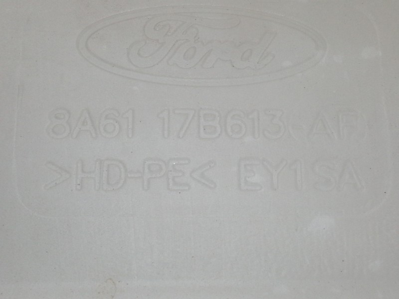Recambio de deposito limpia para ford fiesta (cb1) trend referencia OEM IAM 8A6117B613AF  