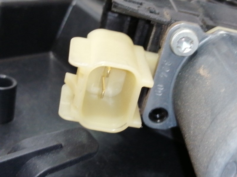 Recambio de elevalunas delantero derecho para ford fiesta (cb1) trend referencia OEM IAM 8A6114553A  