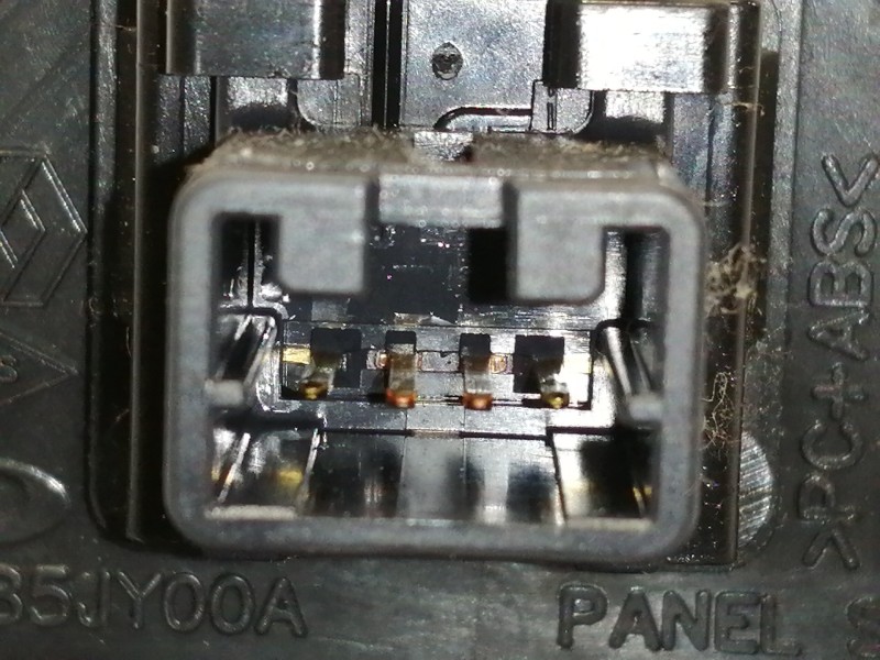 Recambio de warning para renault koleos dynamique pack2 referencia OEM IAM 68485JY00A  