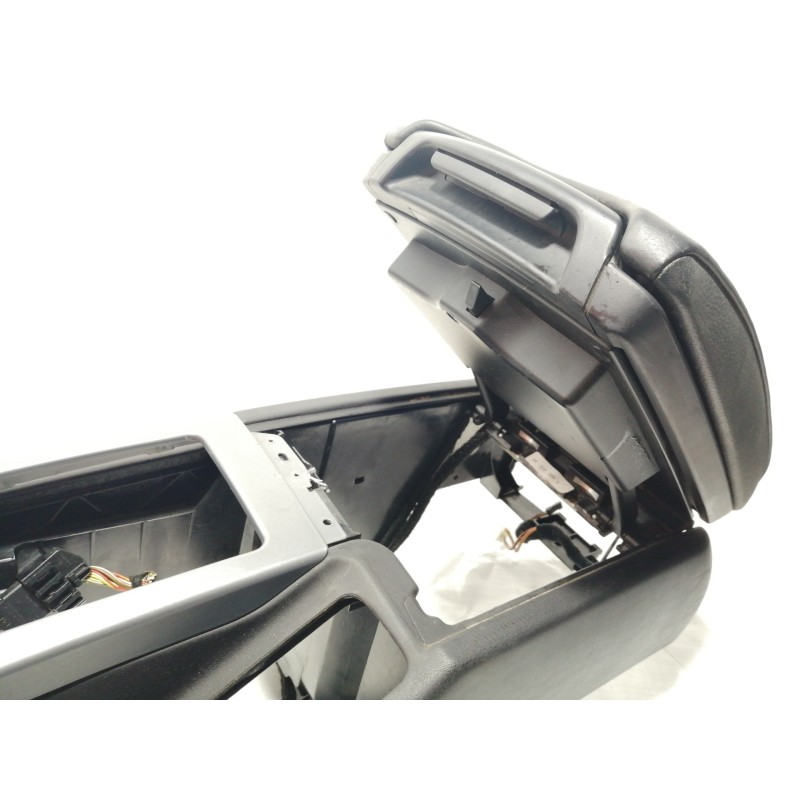 Recambio de apoyabrazos central para bmw x5 (e53) 3.0d referencia OEM IAM 51168402933  
