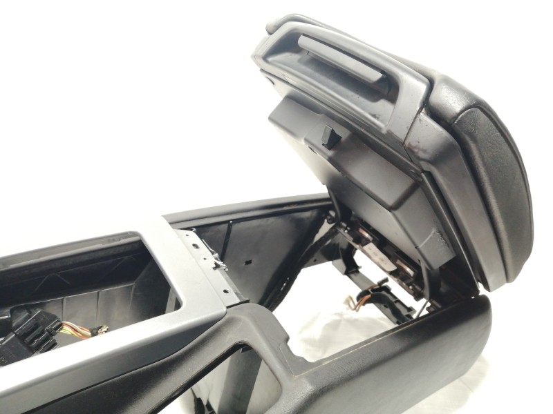 Recambio de apoyabrazos central para bmw x5 (e53) 3.0d referencia OEM IAM 51168402933  