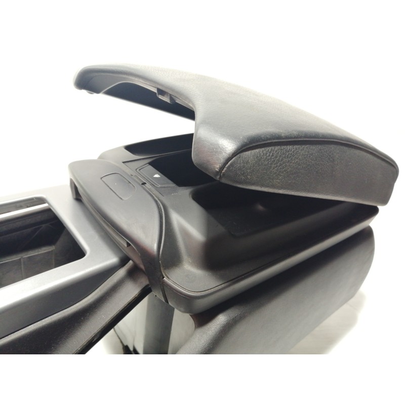 Recambio de apoyabrazos central para bmw x5 (e53) 3.0d referencia OEM IAM 51168402933  